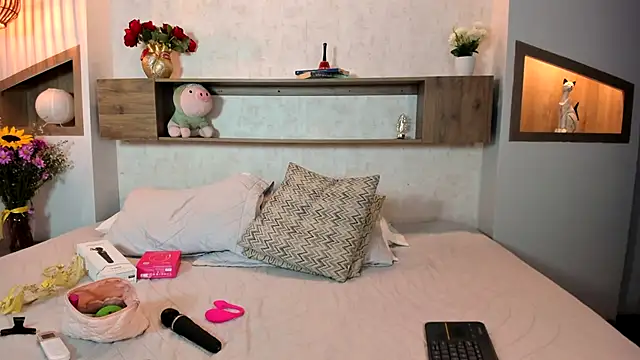 Emilly Beaumont online show from November 26, 2025, 1:23 pm