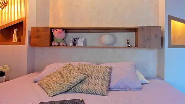 Emilly Beaumont online show from March 9, 2026, 1:26 pm