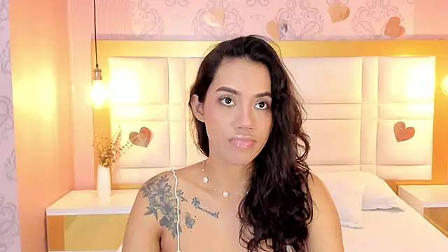 luna hot ass online show from February 4, 2026, 7:53 pm