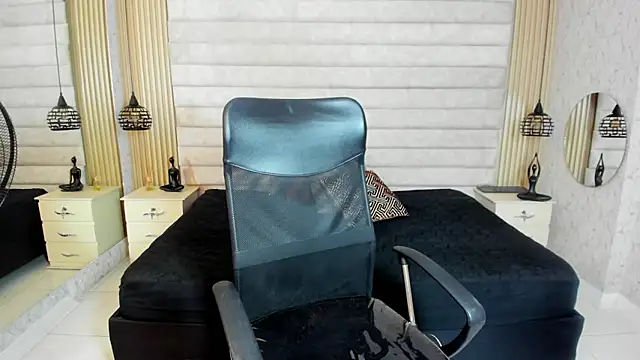 keytinthomson  online show from February 10, 2026, 7:07 pm