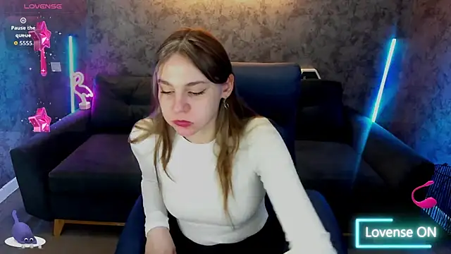 DiamondGoldie online show from December 5, 2025, 6:44 am