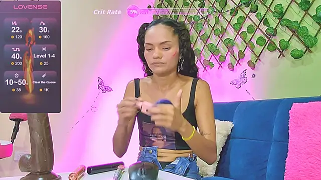 Karen Ariass online show from November 12, 2025, 2:06 pm