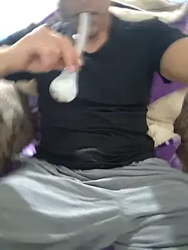 Golonzo1996 online show from April 18, 2026, 3:43 am