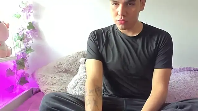 Snapshot of Axel_Hunter chatting on June 4, 2026, 4:35 pm Axel Hunter online show from June 4, 2026, 4:35 pm