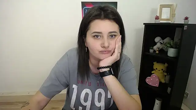 Katrin kiss  online show from September 22, 2025, 12:40 pm