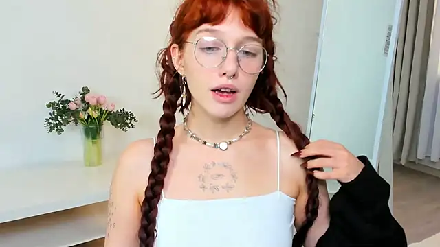 LeelooYolo online show from November 9, 2025, 10:35 am