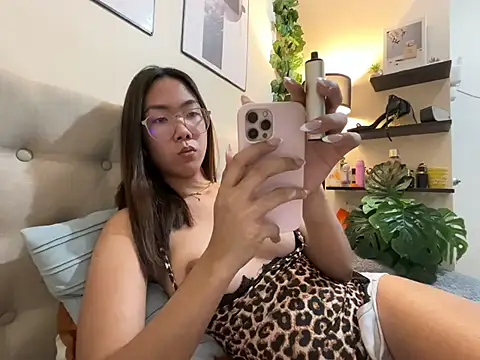 Sluttgwen69 online show from March 14, 2026, 5:51 pm