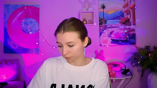 JulieDaniel online show from October 14, 2025, 4:24 am