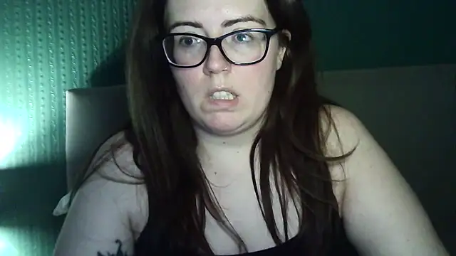 Snapshot of Curvy-BellaX chatting on October 6, 2025, 7:55 pm Curvy-BellaX online show from October 6, 2025, 7:55 pm