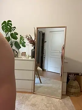 Snapshot of chloedlm5 chatting on October 18, 2025, 11:44 am chloedlm5 online show from October 18, 2025, 11:44 am