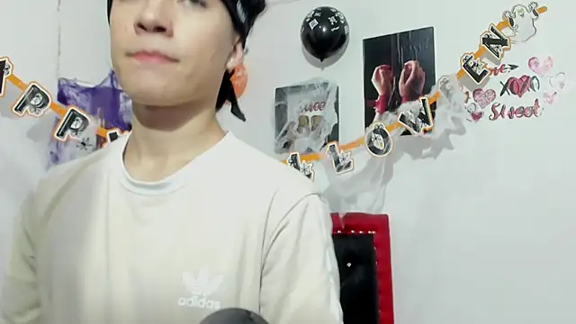 Thiago Divine  online show from October 18, 2025, 9:04 pm