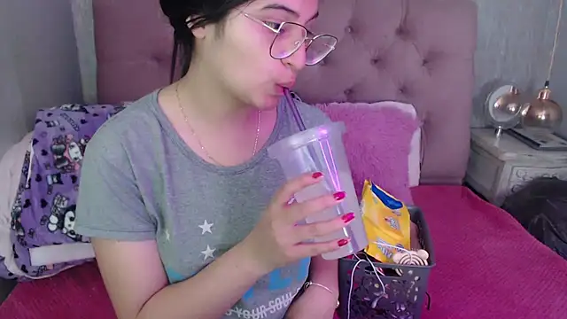 laurenelove online show from October 9, 2025, 12:52 am