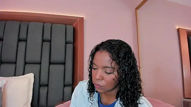 LisaMendez online show from September 10, 2025, 8:31 pm