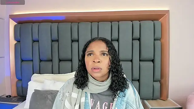 LisaMendez online show from October 10, 2025, 4:00 am