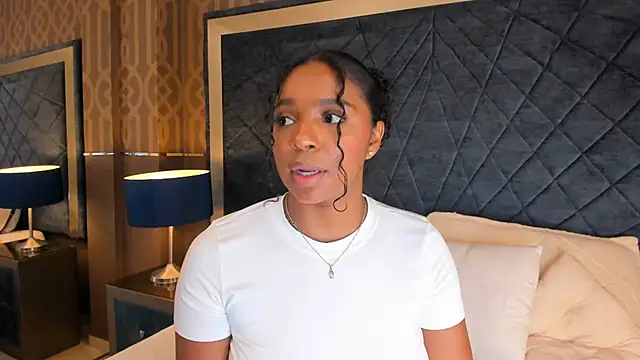 Snapshot of LisaMendez chatting on July 17, 2026, 11:31 pm LisaMendez online show from July 17, 2026, 11:31 pm