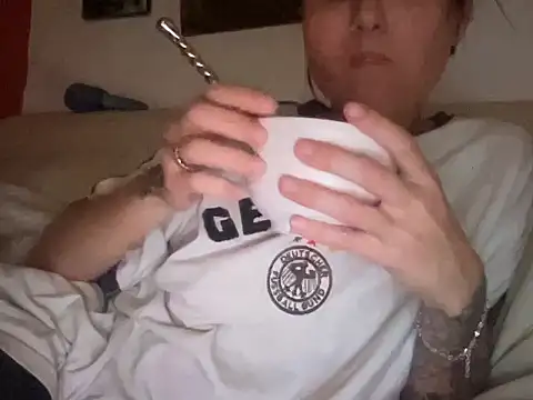 dddasani online show from November 17, 2025, 2:06 am