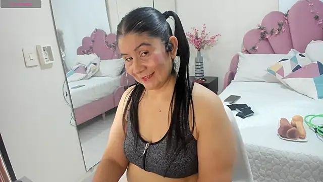 kiraGeiner online show from February 20, 2026, 7:58 pm