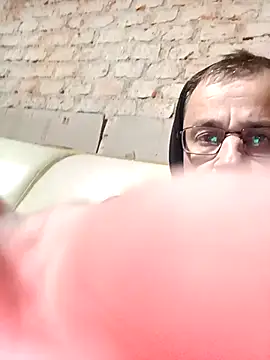 Snapshot of -iskop- chatting on October 28, 2025, 5:26 pm -iskop- online show from October 28, 2025, 5:26 pm