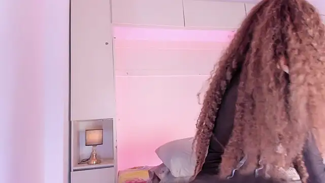 Snapshot of JoyceBlake chatting on February 4, 2026, 8:14 pm JoyceBlake online show from February 4, 2026, 8:14 pm