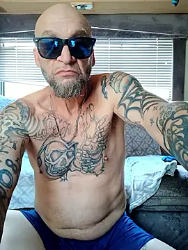 ShawnandDani7074 online show from March 2, 2026, 7:43 pm