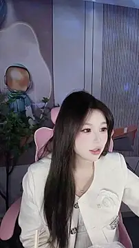 CAICAI BABY online show from November 28, 2025, 6:49 am