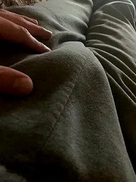 MuzzyFacing online show from November 28, 2025, 10:40 am