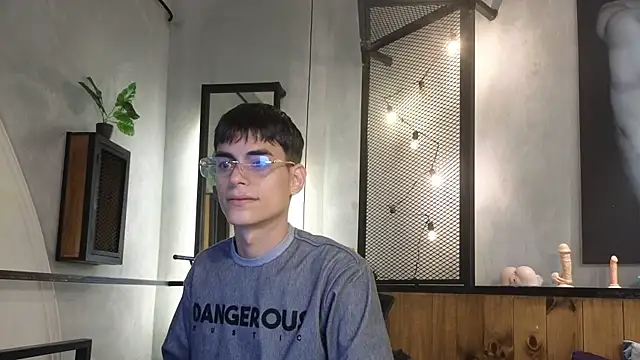 Dani mc1 online show from December 22, 2025, 11:29 am