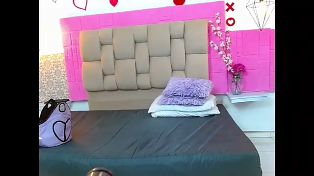 Damary Leon online show from September 8, 2025, 7:02 pm