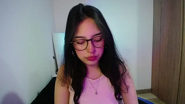 immisssilver online show from September 19, 2025, 1:40 am