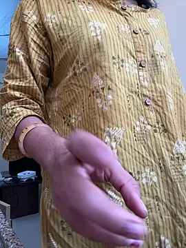 modelnishu online show from February 19, 2026, 2:40 am