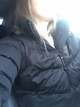 Reina Cummings online show from October 9, 2025, 4:54 am