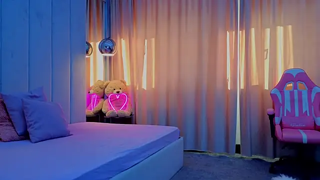 Reina Cummings online show from October 30, 2025, 7:10 am