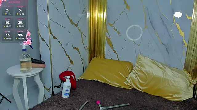 Snapshot of megann__up chatting on October 6, 2025, 8:34 am megann  up online show from October 6, 2025, 8:34 am