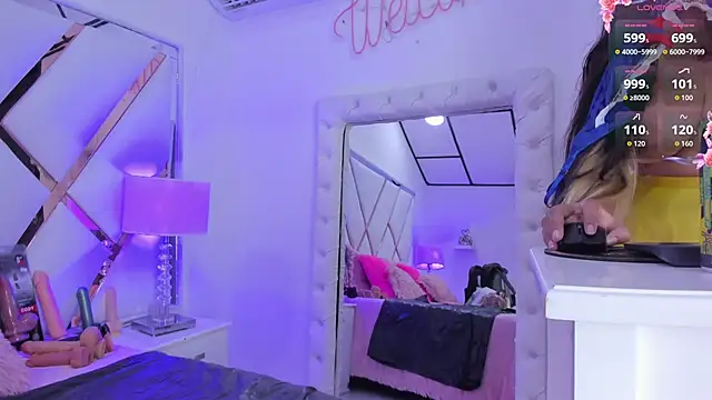 Snapshot of megann__up chatting on October 10, 2025, 3:27 am megann  up online show from October 10, 2025, 3:27 am