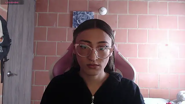 Andrea camilaaa online show from February 16, 2026, 2:57 pm