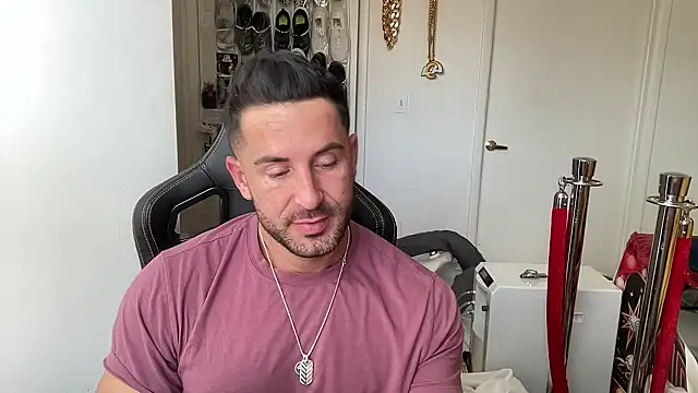 brettmycles28 online show from June 11, 2026, 4:05 pm