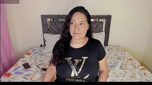 Laurasofia01 online show from March 12, 2026, 1:34 am