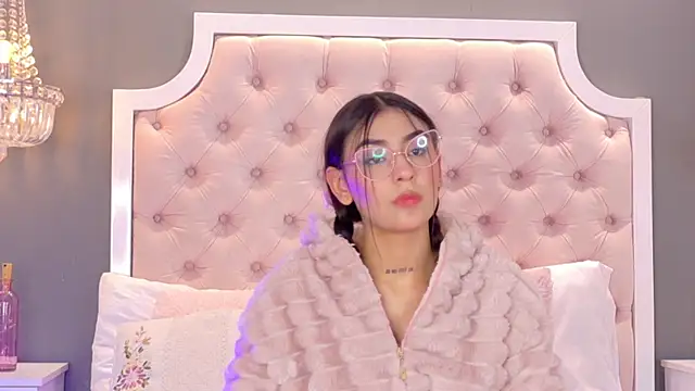 VioletBlaze online show from November 10, 2025, 1:21 pm