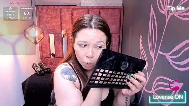 Isa Thompson   online show from October 8, 2025, 12:03 pm