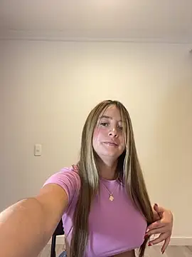 Snapshot of Zara_Ross chatting on February 9, 2026, 12:03 am Zara Ross online show from February 9, 2026, 12:03 am