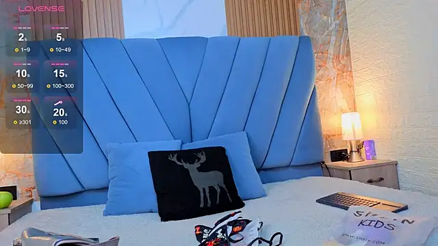 angel  red  online show from September 17, 2025, 3:30 am