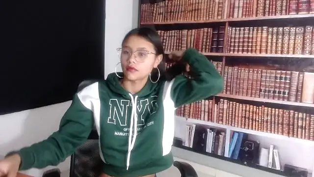 SofieLove 01 online show from September 10, 2025, 9:20 am