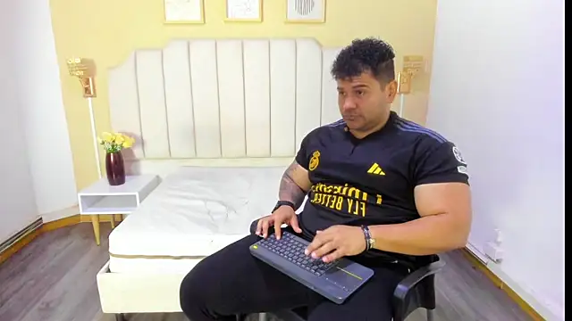 michael hill1 online show from October 4, 2025, 1:09 pm