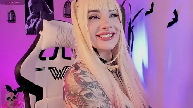 VelvetVampiree online show from April 16, 2026, 4:35 am