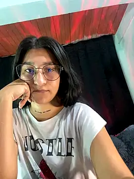 EVAH LEE  online show from October 23, 2025, 1:27 am