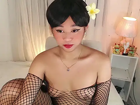 Malia cummer online show from June 2, 2026, 9:06 pm
