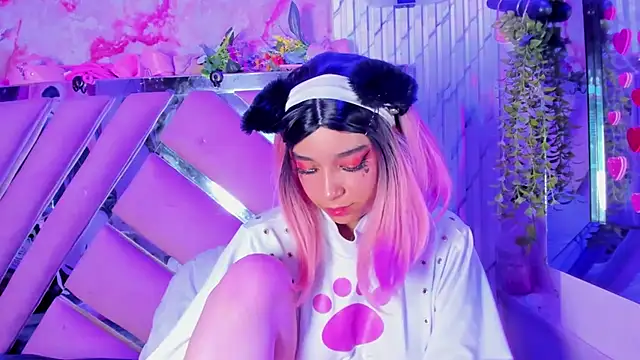 Akane Hikari  online show from April 12, 2026, 3:28 pm