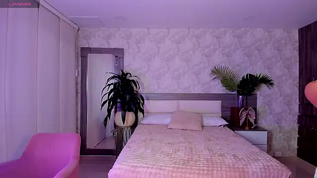 Alaiaguerra online show from April 6, 2026, 8:43 pm