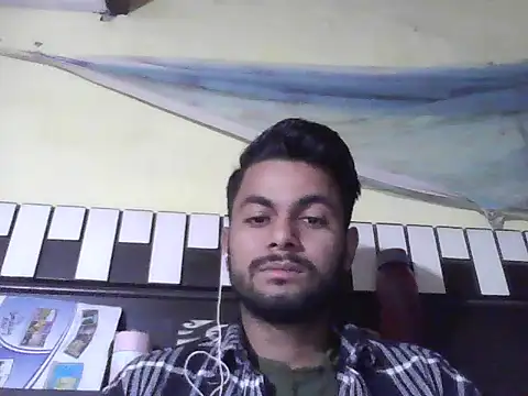 ursdreamperson online show from November 6, 2025, 2:23 am