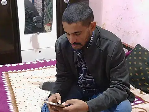 krishjaat43 online show from December 23, 2025, 4:21 am